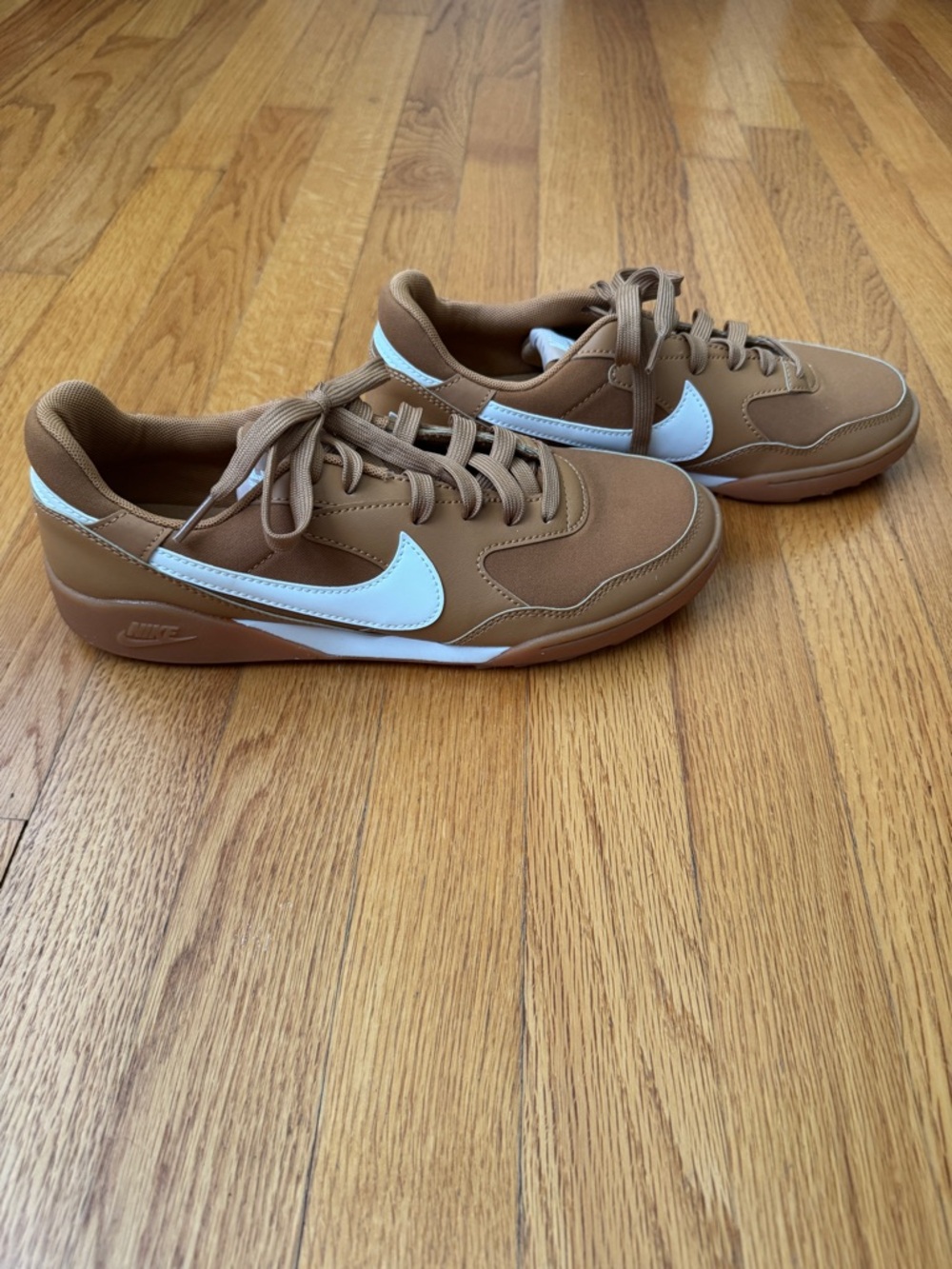 Nike women’s size 8.5 Terra Manta sneakers EUC comes with box - Picture 7 of 7